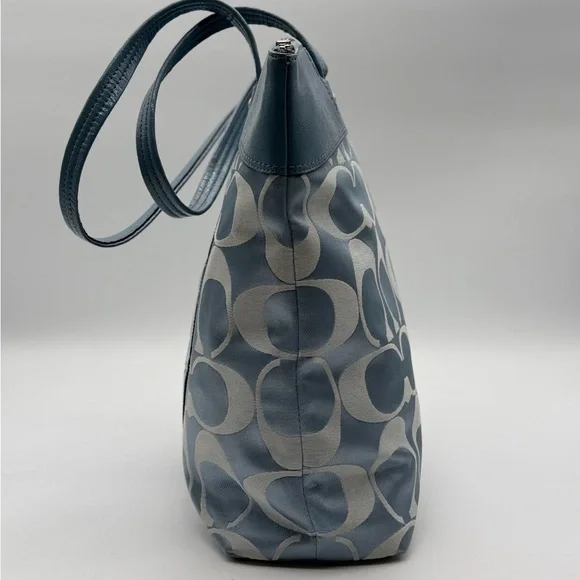 ❗️SOLD❗️ Coach Laura Signature Light Blue Purse Canvas Leather - Picture 3 of 7